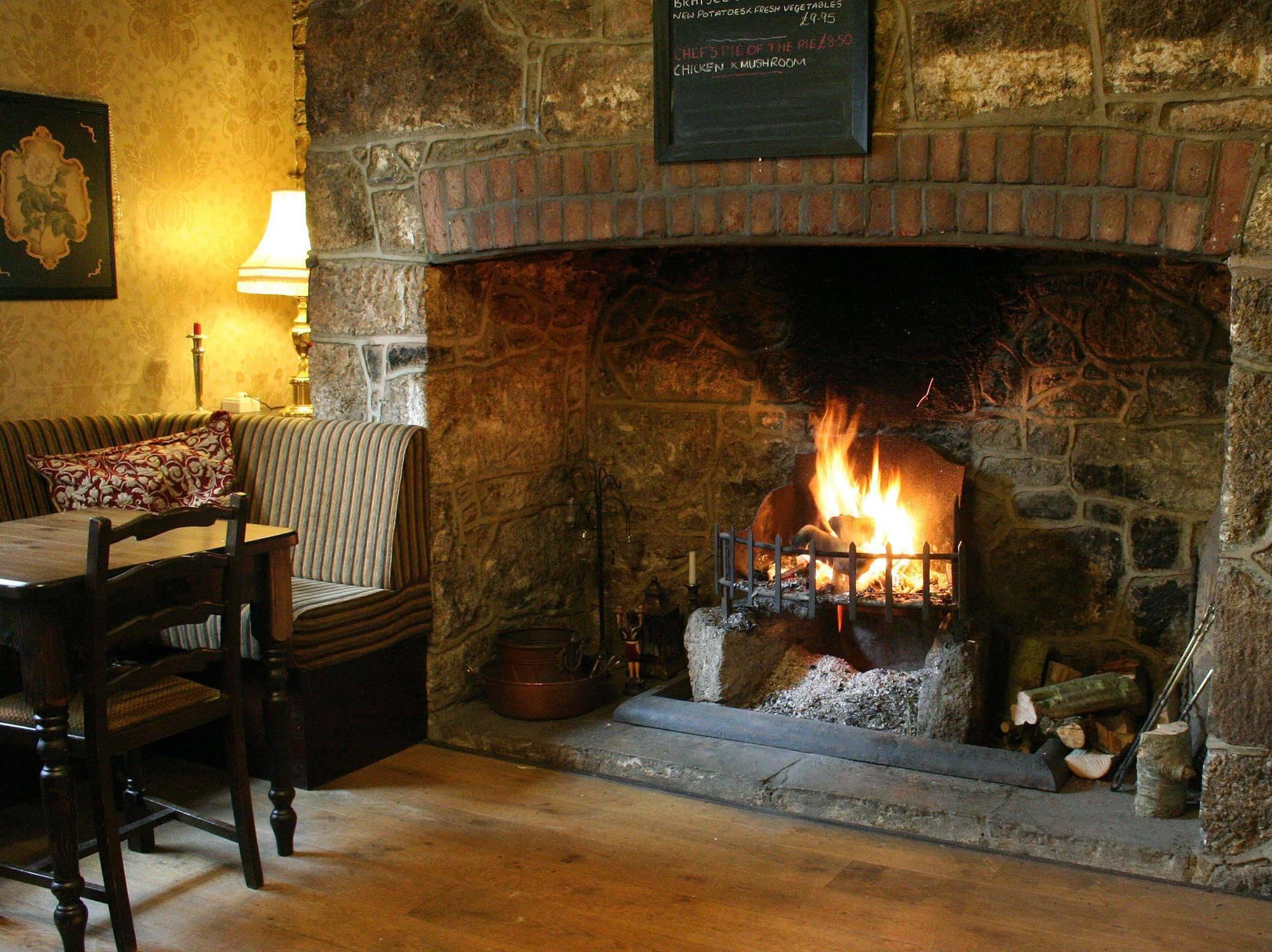 The Globe Inn Chagford Exterior photo